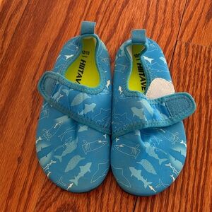 Hiitave Blue Little Kids Water Shoes with Shark Design U12/13